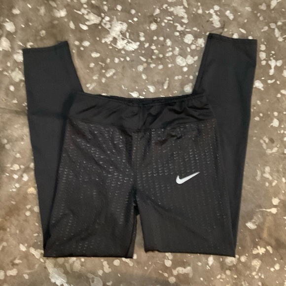Cropped Nike dri fit athletic cropped leggings women’s large - Picture 1 of 2